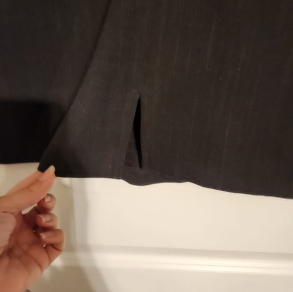 Womens suit with skirt and jacket.  Size 7/8. Great condition. - Picture 9 of 11